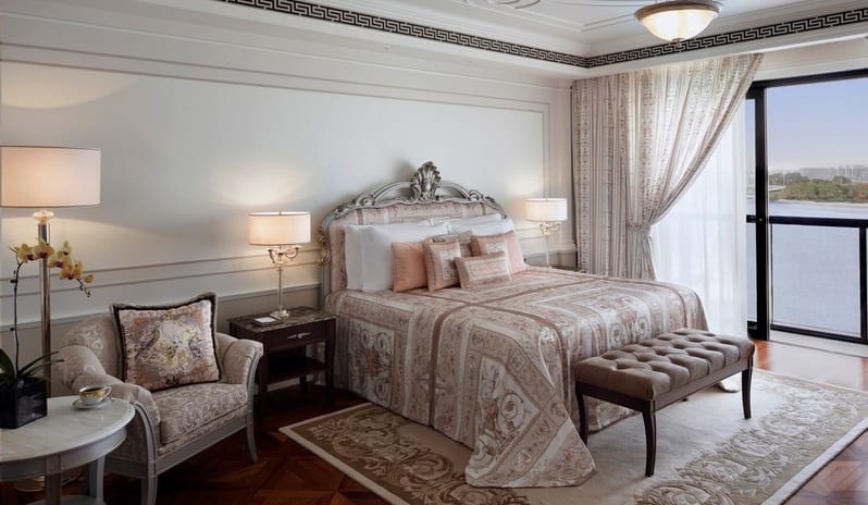 GRAND SUITE BEDROOM